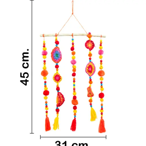 Atrapasueños de colores con círculos y pompones de 45x31x1cm