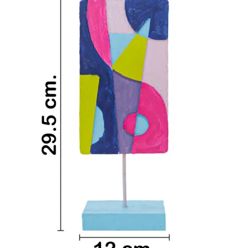 Escultura de poliresina de colores con base de 12x7x29.5cm