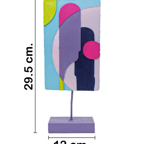 Escultura de poliresina de colores con base de 13.5×6.5x30cm