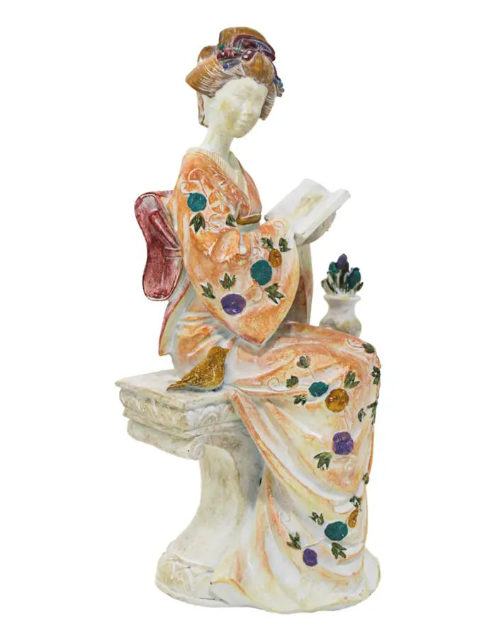 Dama japonesa sentada con vestido naranja de poliresina de 11x9.5x23cm - Image 3