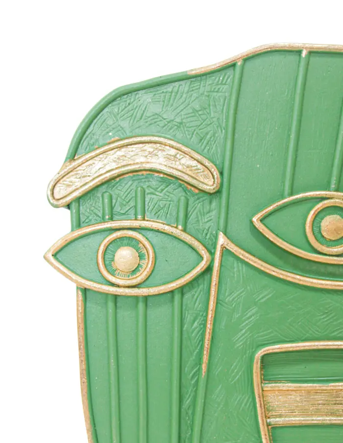 Escultura de poliresina diseño rostro verde con base dorada de 18x7x37cm - Image 4