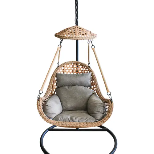 Sillón colgante tejido rattan con cojines beige y base de metal de 108x82x62cm y 195x114x98cm