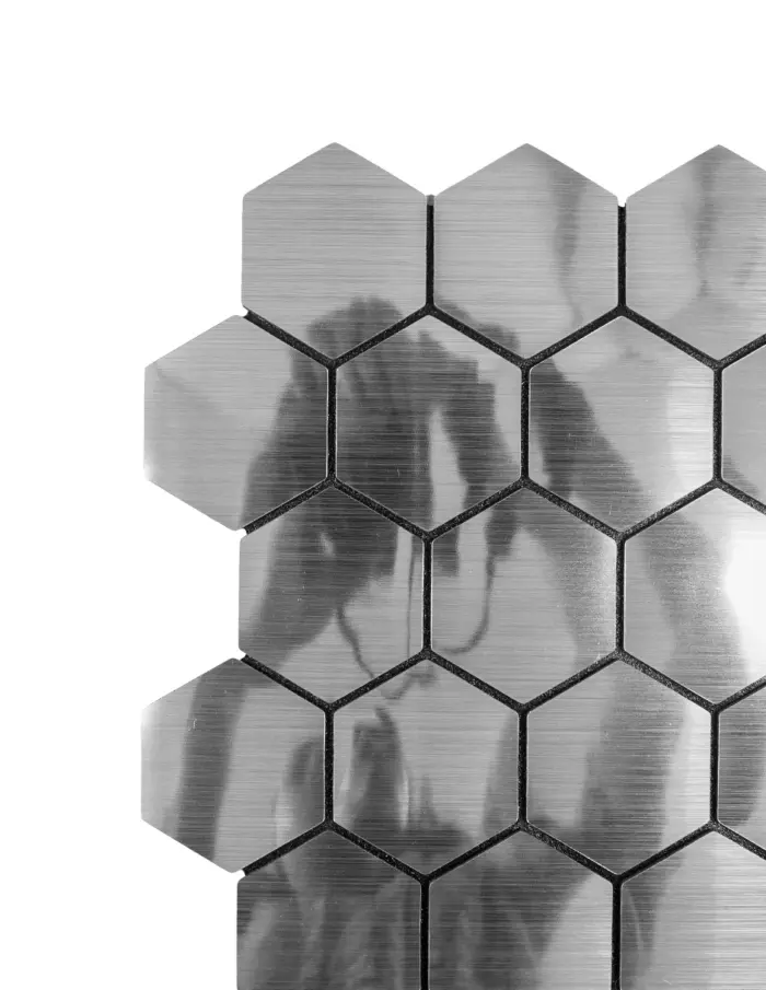 Adhesivo de pared diseño panal 3D plateado de 30x30cm - Image 2