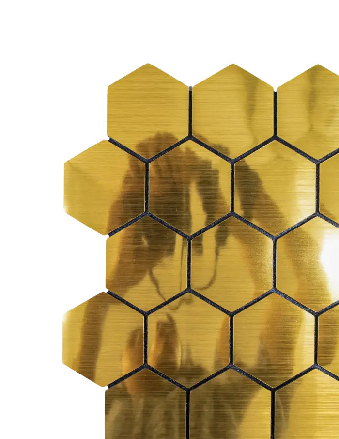 Adhesivo de pared diseño panal 3D dorado de 30x30cm - Image 2