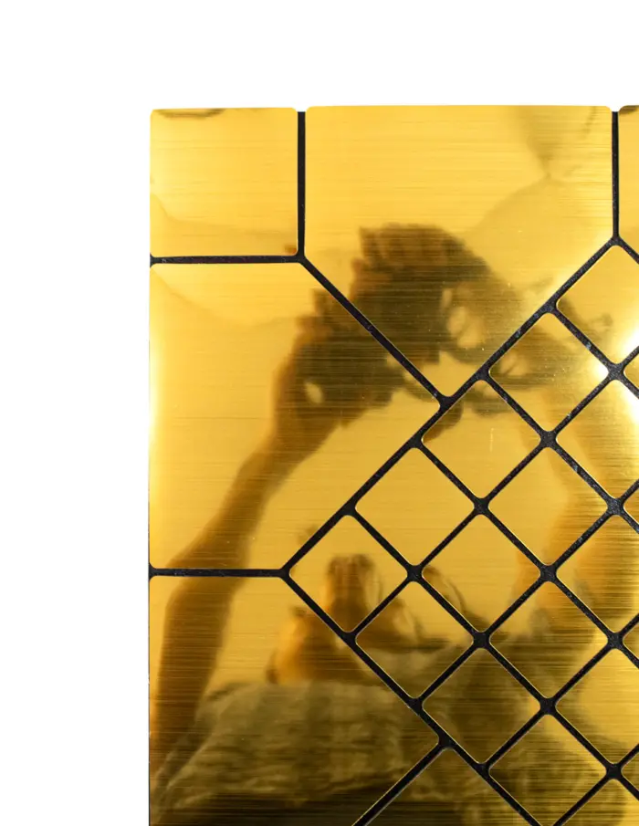 Adhesivo de pared diseño cuadros 3D dorado con negro de 30x30cm - Image 2