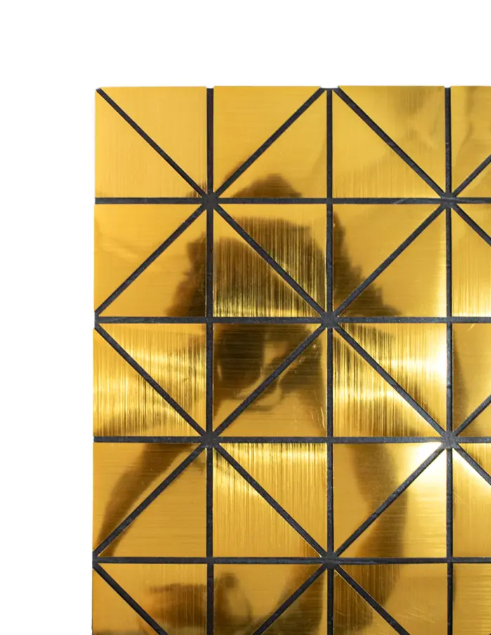Adhesivo de pared diseño cuadrados 3D dorados de 30x30cm - Image 2
