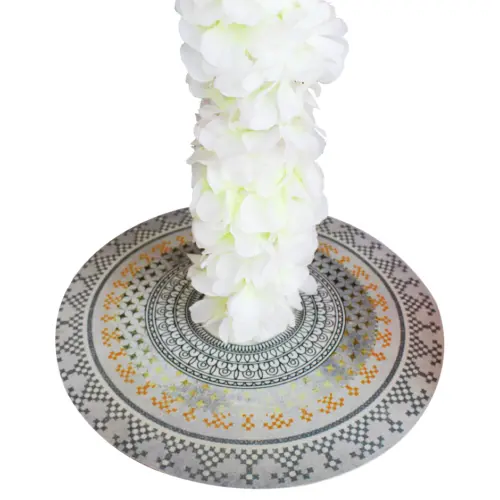 Árbol artificial de 1.1 metros de rosas blancas