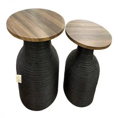 Juego de dos mesas tejidas negras cubiertas de madera de 40/45×40/45×45/49cm
