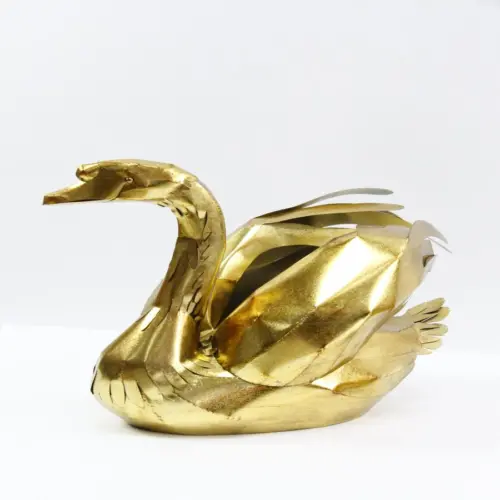 Pato de metal dorado de 37.47×68.58×56.52cm