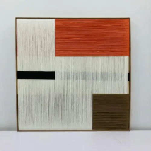 Cuadro de hilo blanco con chedron y café de 71x71x3.5cm