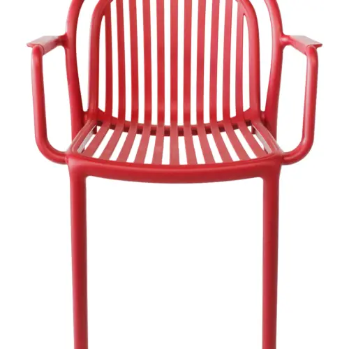 Silla de plástico con respaldo de rallas y descansabrazos roja de 58.3x57x77.8cm