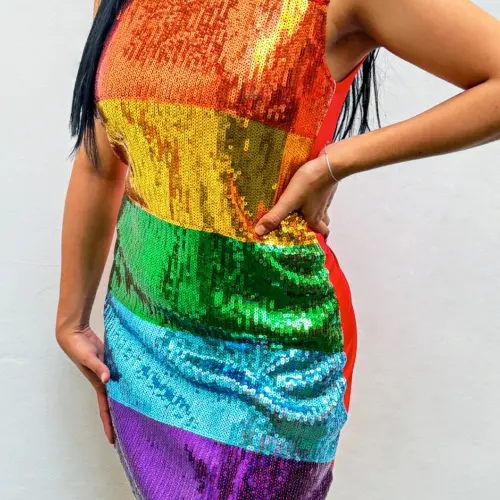 Vestido de lentejuelas en lineas de colores