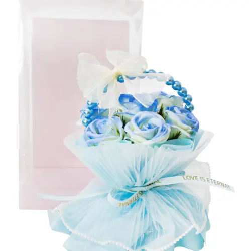 Bouquet de rosas azules con perlas
