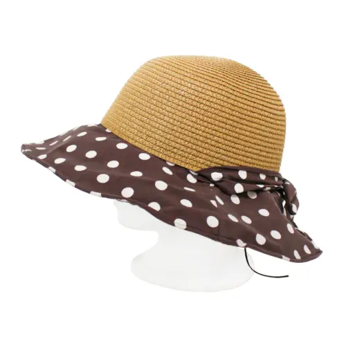 Sombrero tejido café con olan de tela cafe con puntos blancos de 33x33x12cm