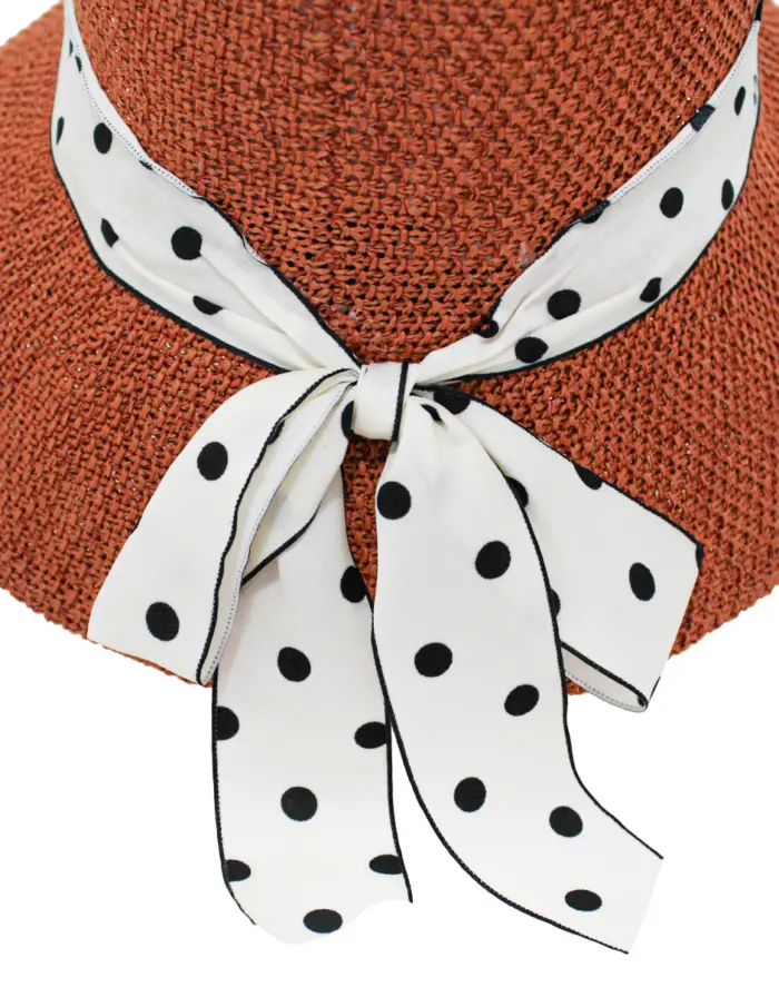 Sombrero tejido naranja con listón blanco y puntos negros de 30x30x15cm - Image 3