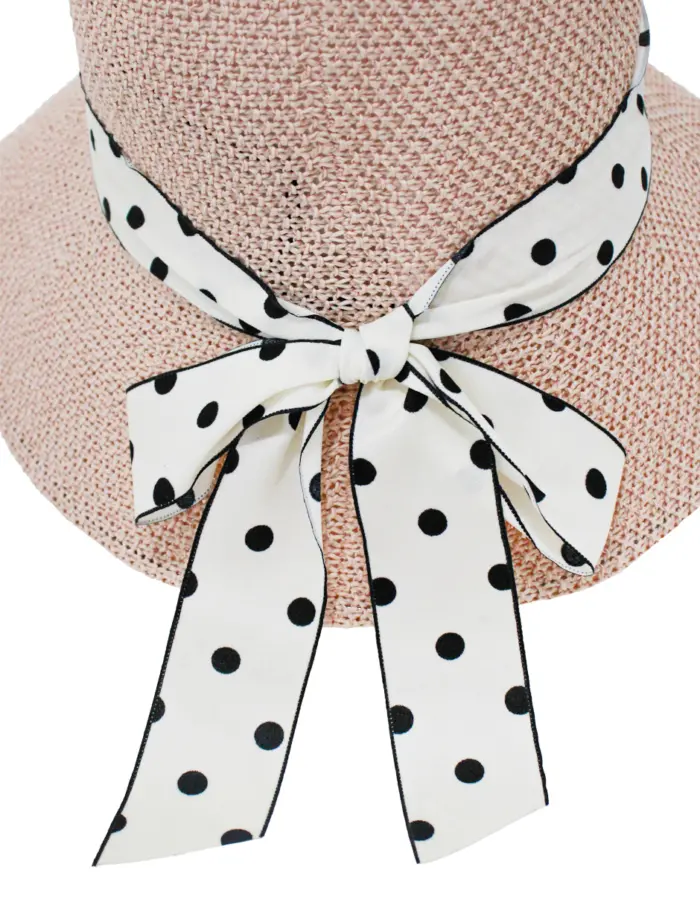 Sombrero tejido rosa con listón blanco y puntos negros de30x30x15cm - Image 3