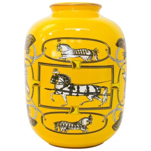 Tibor de cerámica amarillo diseño caballos de 16.3×16.3x23cm