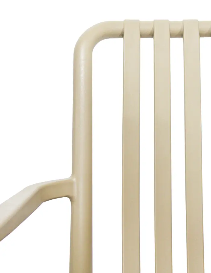 Silla de plástico con descansabrazos beige diseño tiras de 69.9x74.7x77cm - Image 4