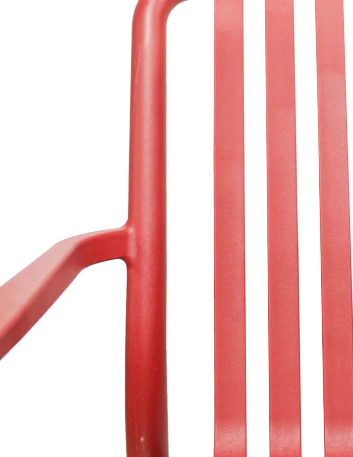 Sillón de 2 plazas de plástico con descansabrazos rojo diseño tiras de 73x119x77cm - Image 4