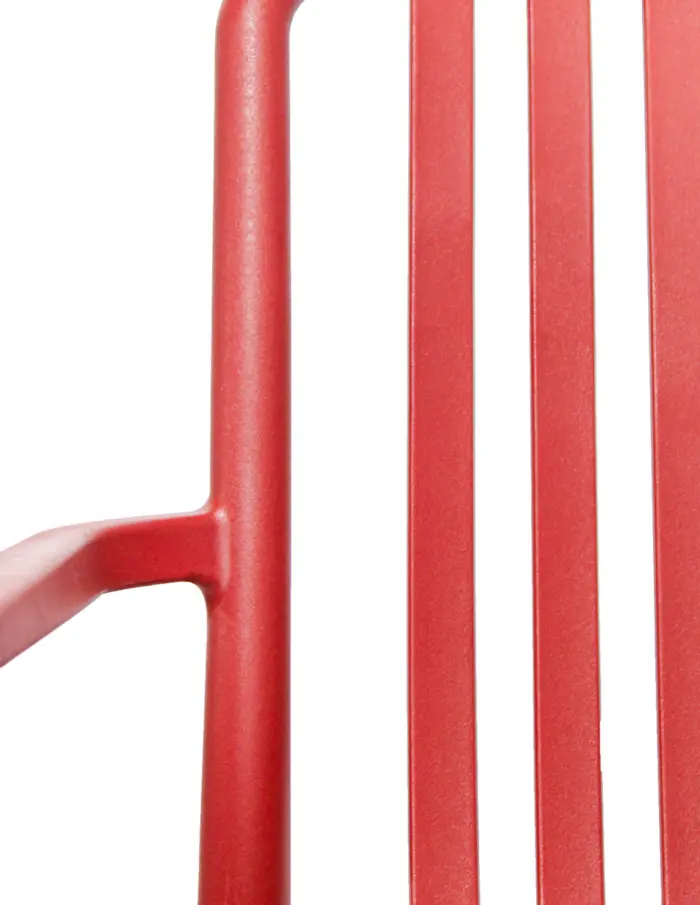 Silla de plástico con descansabrazos roja diseño tiras de 69.9x74.7x77cm - Image 4