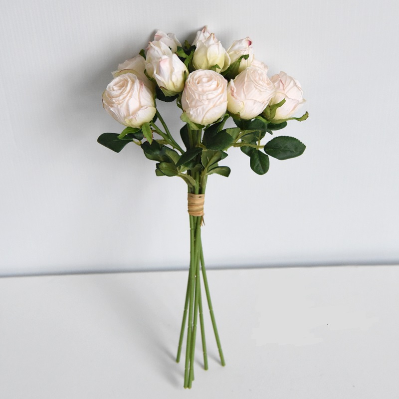 Ramo de 12 rosas - Galerías el Triunfo - 025072097064