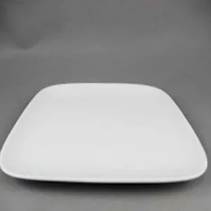 Plato cuadrado de porcelana - Galerías el Triunfo - 090007046204