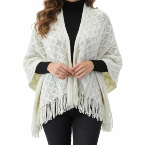 Capa Blanca de Punto con Flecos