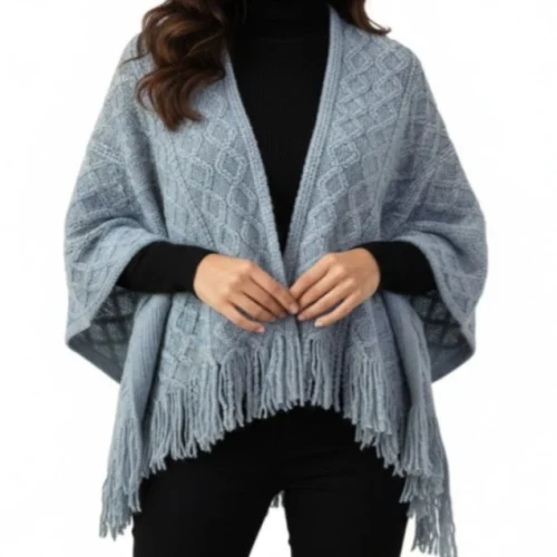 Capa Gris de Punto con Flecos