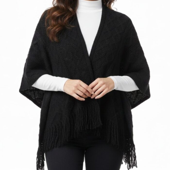 Capa Negra de Punto con Flecos