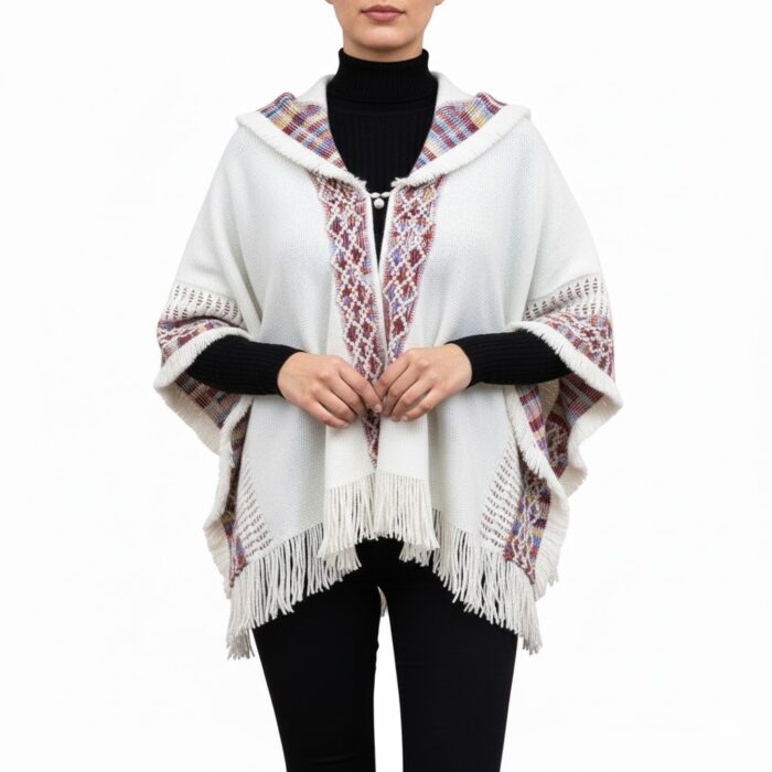 Poncho Blanco con Capucha y Patrón