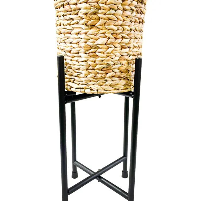 Maceta Tejida Redonda con Base de Metal Negro