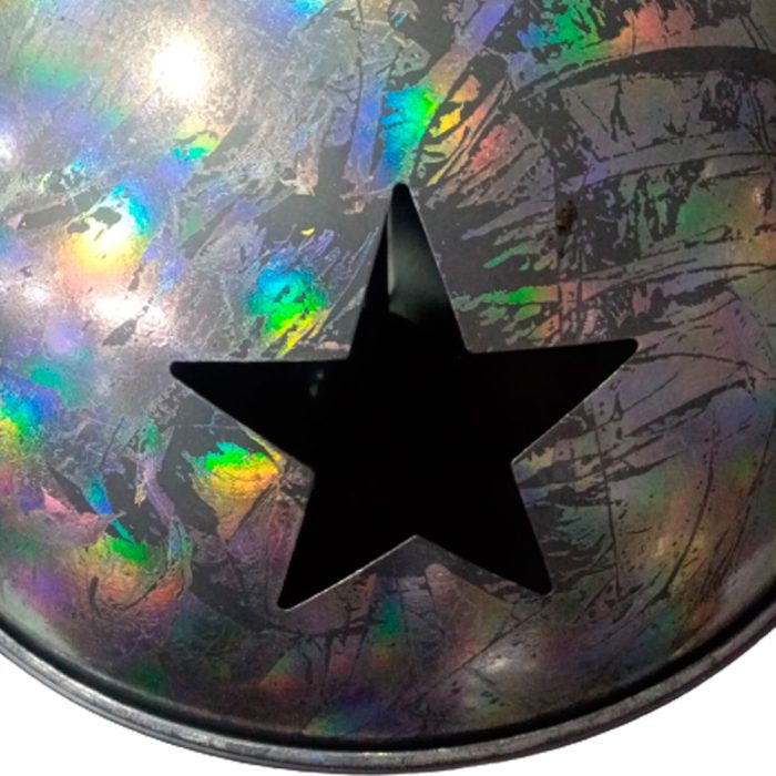 Cascabel iridiscente con estrellas perforadas de 35cm - Image 4