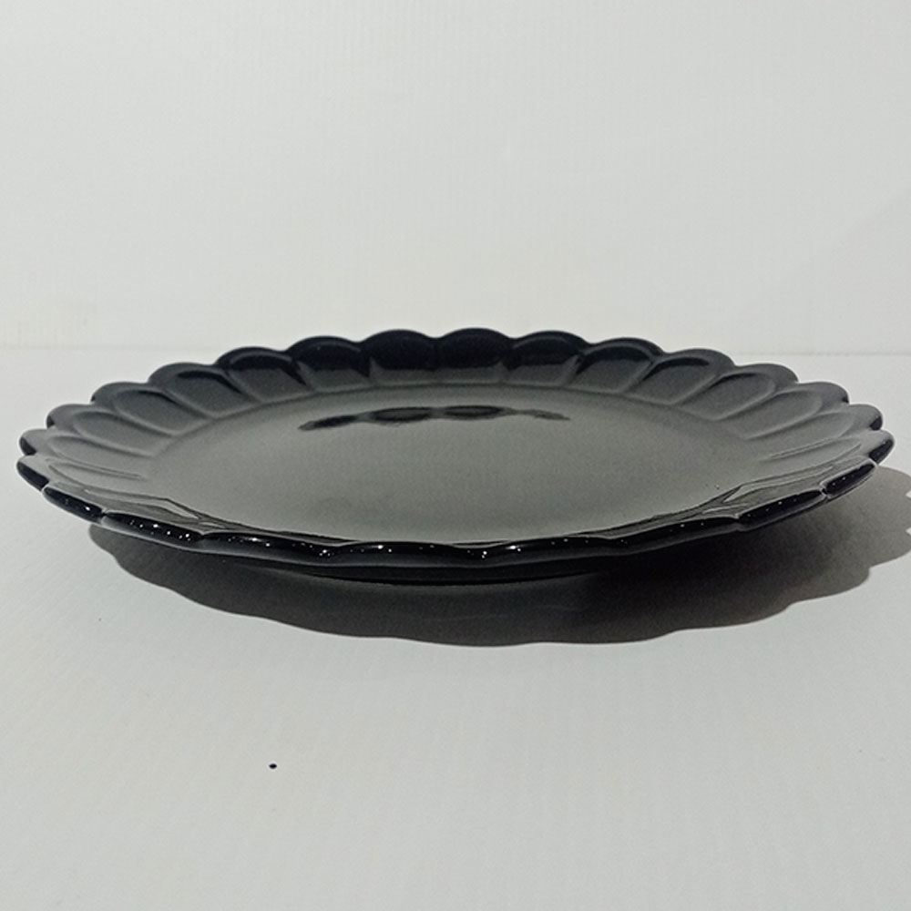 Plato de porcelana negra - Galerías el Triunfo - 090307370401
