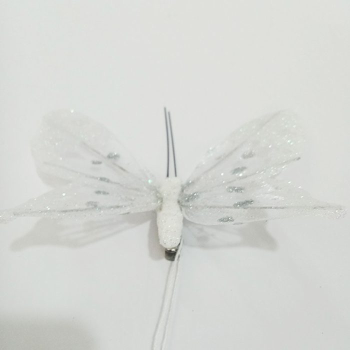 Mariposa blanca con pinza - Image 2