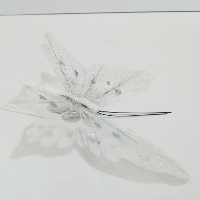 Mariposa blanca con pinza - Image 3