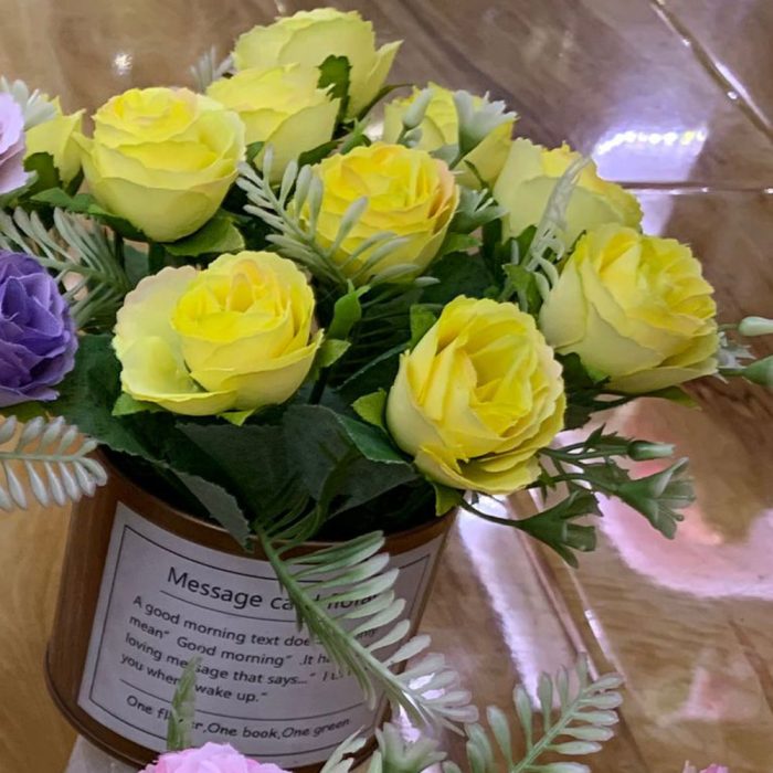 Maceta con flores amarillas - Galerías el Triunfo - 291001736607