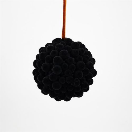 Bola con pompones negros - Galerías el Triunfo - 100307378500