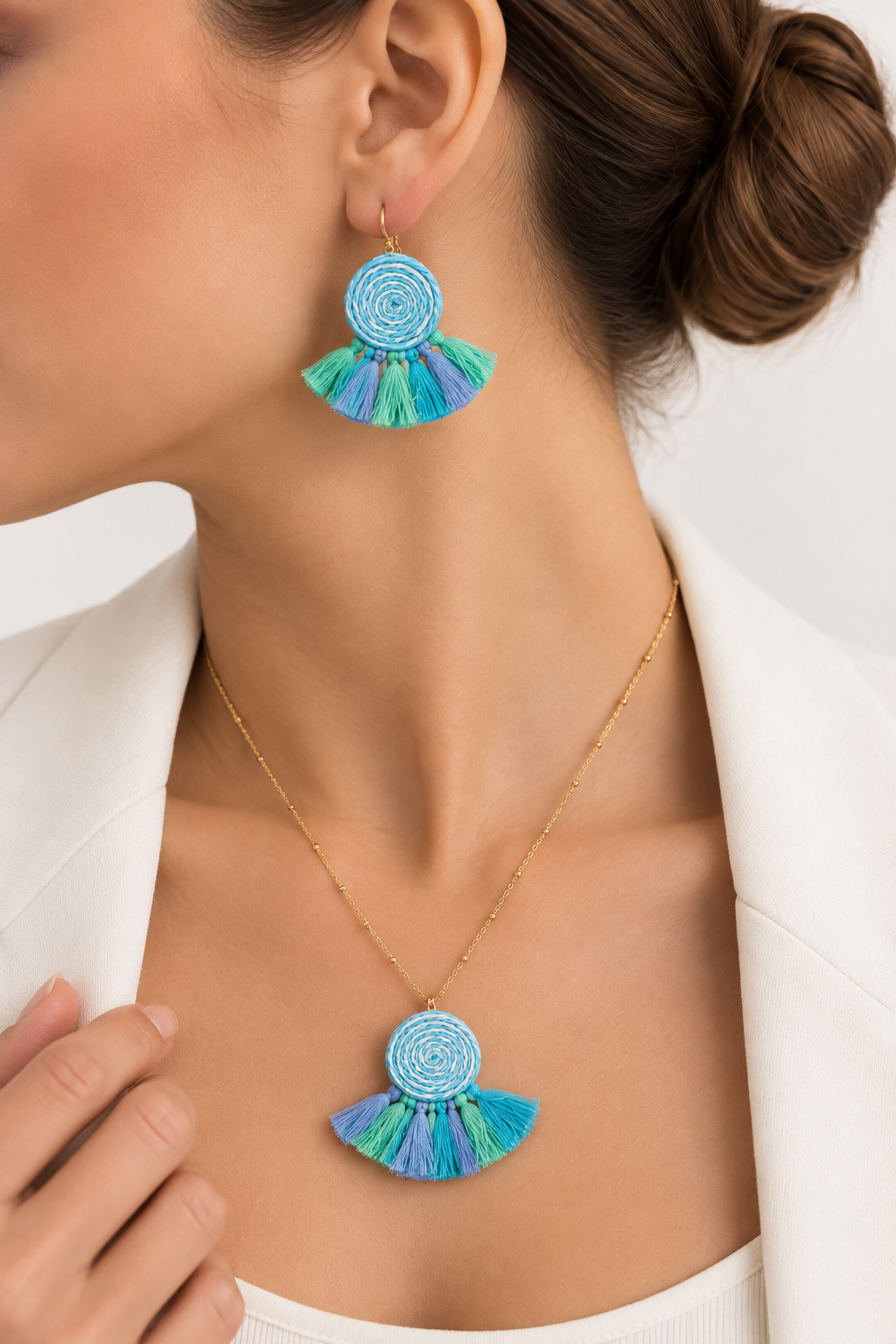 Set de Collar y Aretes Turquesa con Borlas Multicolor - Galerías el Triunfo