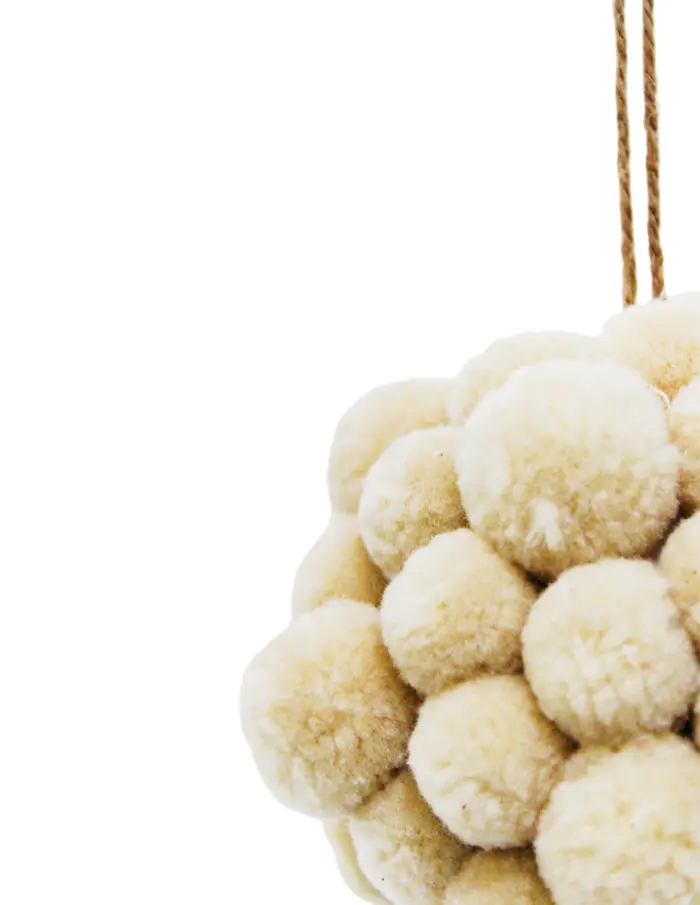 Esfera de Pompones Beige - Image 2