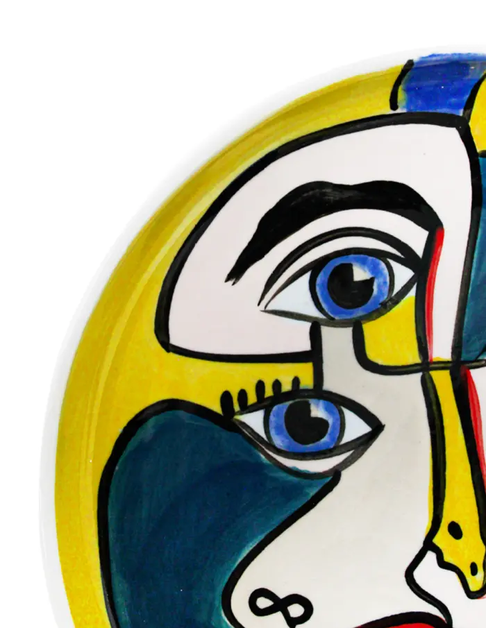 Plato de Porcelana Rostros Abstractos - Image 3