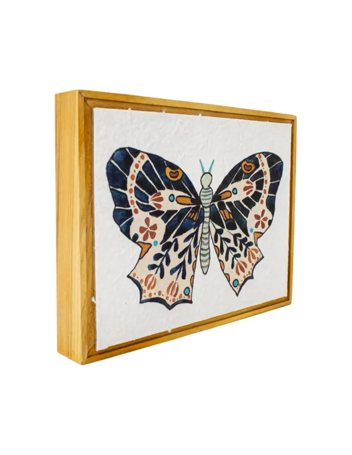 Cuadro de madera diseño mariposa azul fuerte en tonos claros de 26.2x4x20.2cm - Image 2