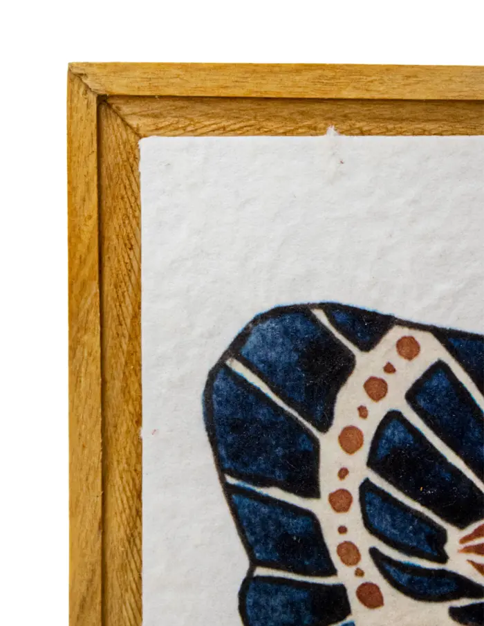 Cuadro de madera diseño mariposa azul fuerte en tonos claros de 26.2x4x20.2cm - Image 3