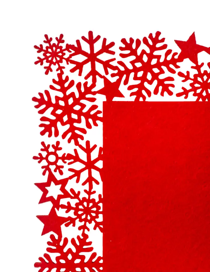 Mantel individual rectangular de fieltro rojo con orilla de copos de nieve de 40x30cm - Image 3
