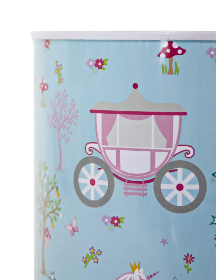 Alcancía metálica estampado princesas con carruaje rosa de 10x10x15cm - Image 6