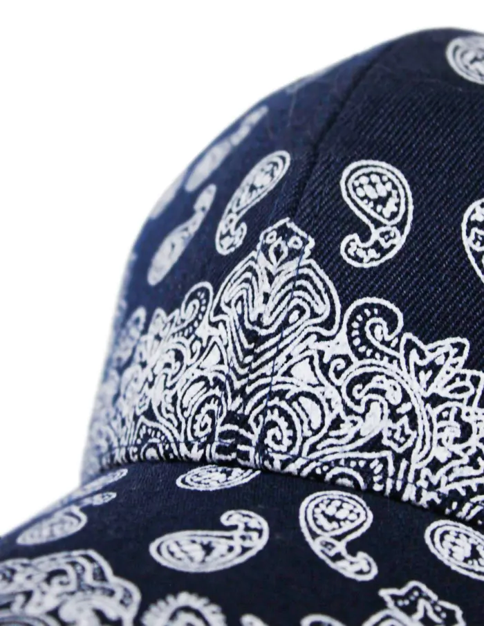 Gorra azul marino con mandalas blancas - Image 3