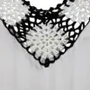 Blusa blanca con diseño bordado en blanco y negro de112x108x0.1cm - Image 3