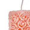 Vela decorativa diseño de rosas rosas de 4x4x7.3cm - Image 3