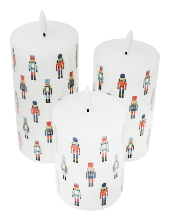Set de 3 velas de luz LED diseño cascanueces (usa baterías AA no incluidas) de 7.5x10x13x15cm - Image 2