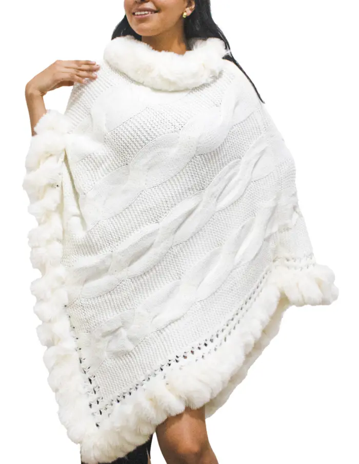 Capa blanca con peluche en las orillas de 65x65cm - Image 2