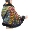 Capa de invierno negra con dorado y orilla de peluche con lentejuelas de 96x74x0.1cm - Image 3